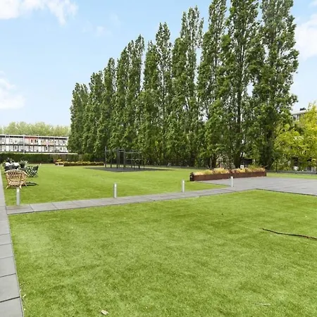 Bos En Lommer Apartman *